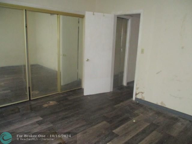 For Sale: $191,000 (1 beds, 1 baths, 695 Square Feet)