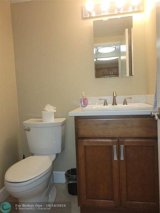 For Rent: $2,600 (1 beds, 1 baths, 886 Square Feet)