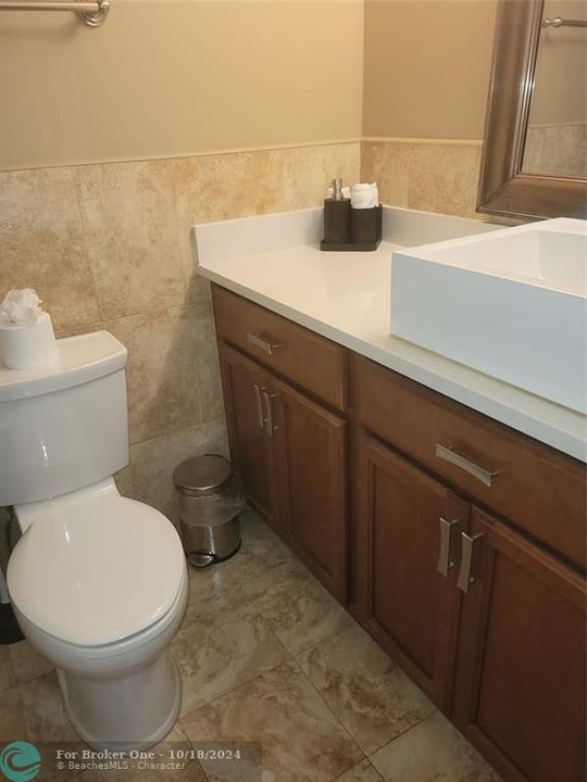 For Rent: $2,600 (1 beds, 1 baths, 886 Square Feet)