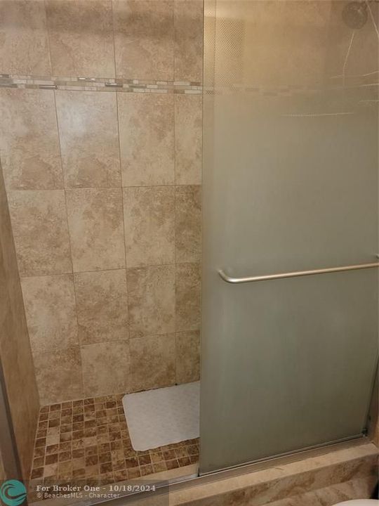 For Rent: $2,600 (1 beds, 1 baths, 886 Square Feet)