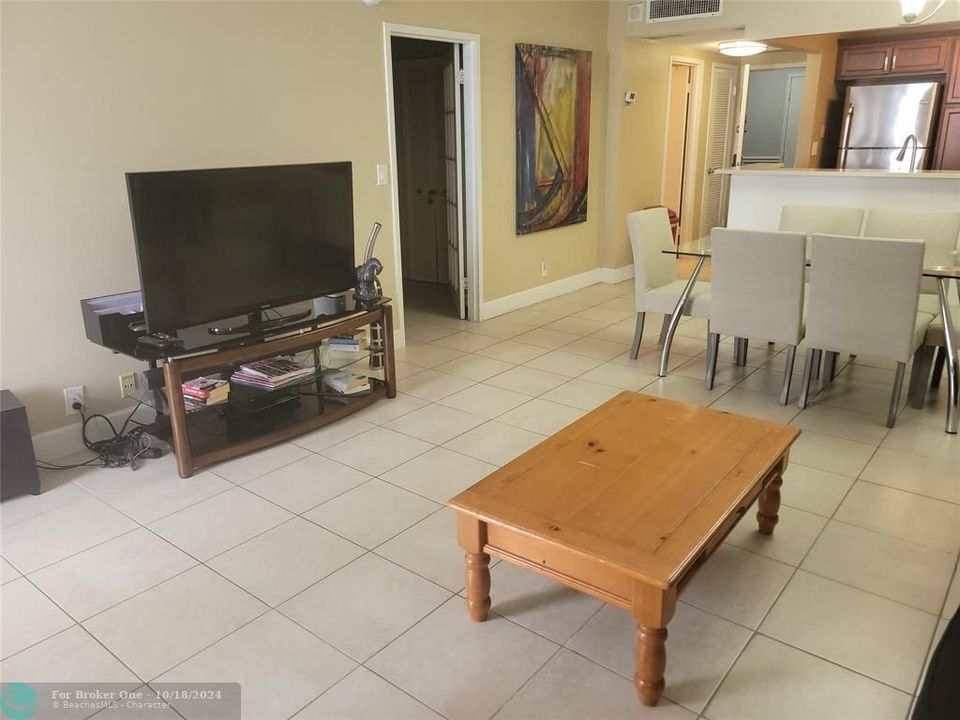 For Rent: $2,600 (1 beds, 1 baths, 886 Square Feet)