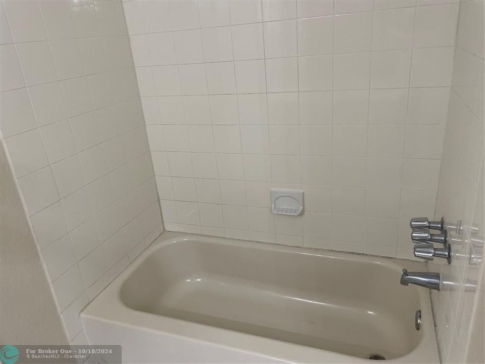 For Rent: $2,200 (2 beds, 2 baths, 1252 Square Feet)