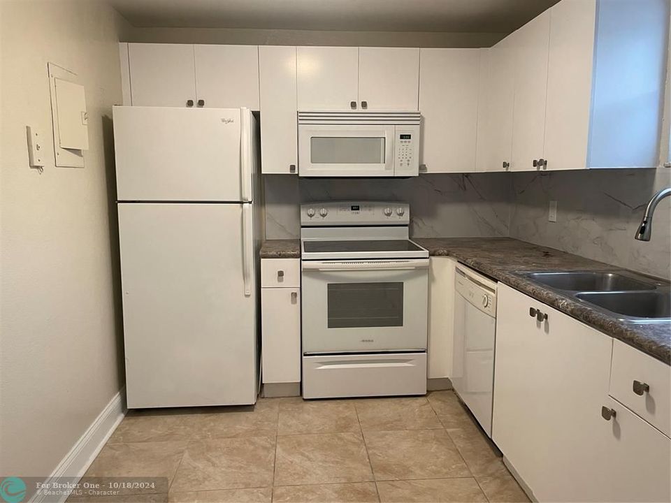 For Rent: $2,200 (2 beds, 2 baths, 1252 Square Feet)