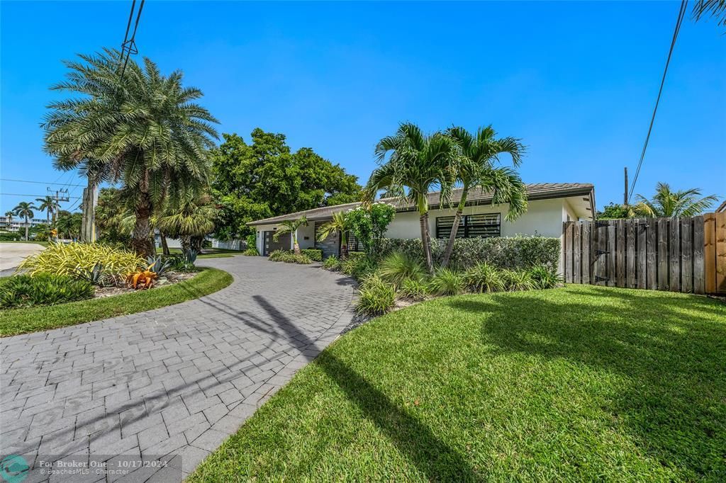 For Sale: $1,399,000 (3 beds, 2 baths, 2478 Square Feet)