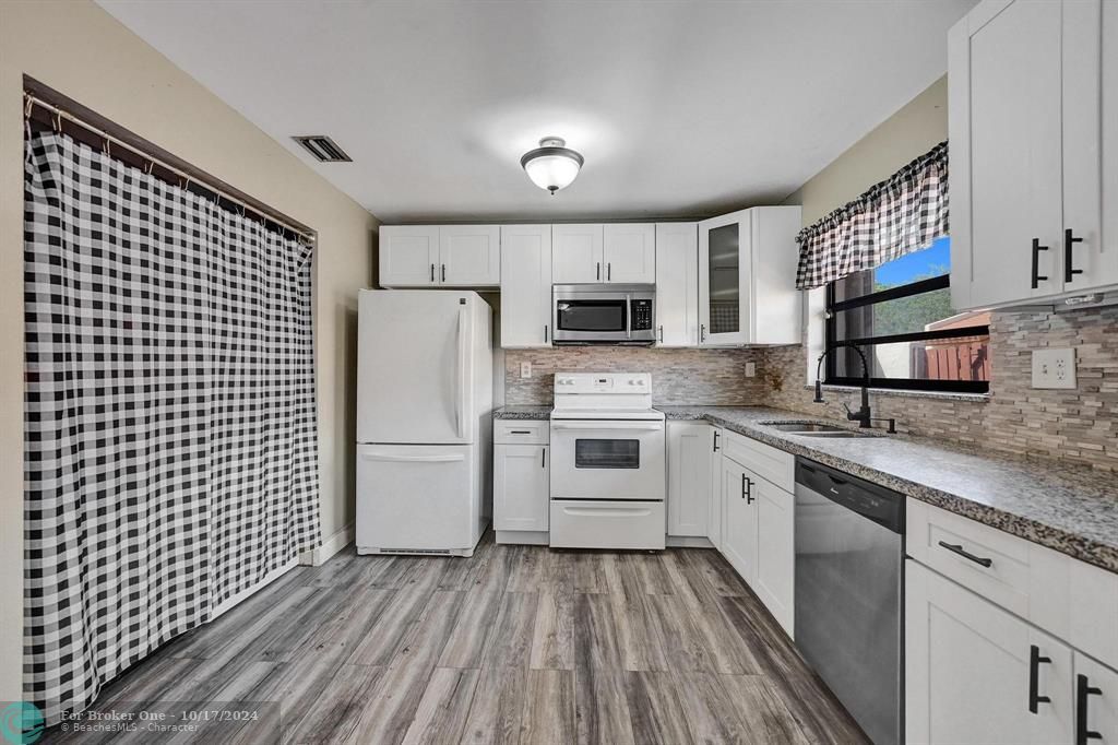 For Sale: $429,000 (3 beds, 2 baths, 1220 Square Feet)