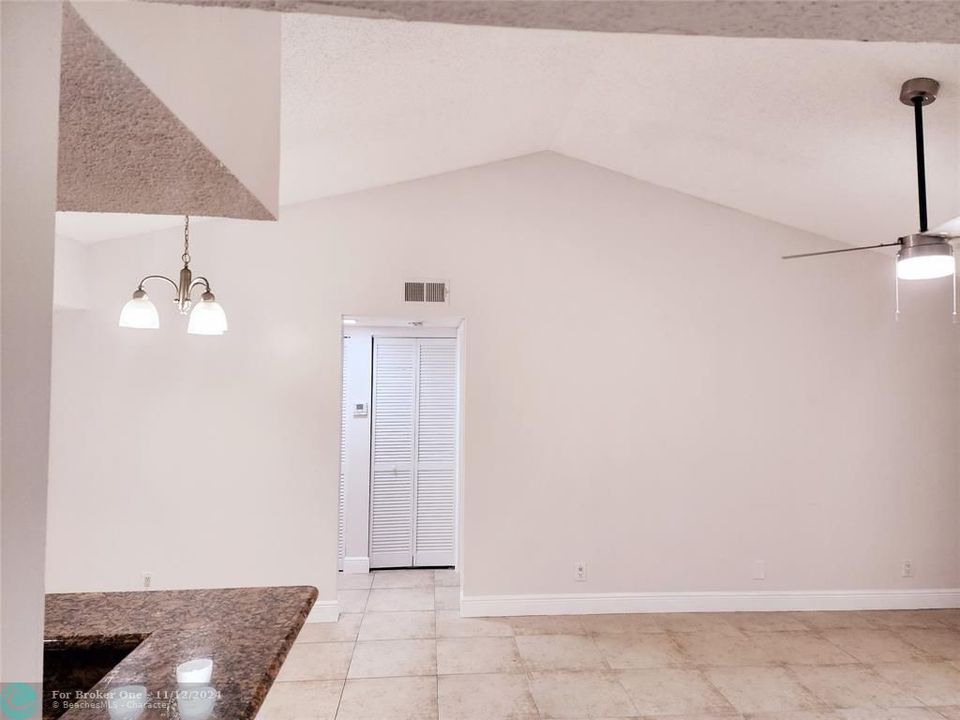 For Rent: $2,000 (2 beds, 2 baths, 1140 Square Feet)