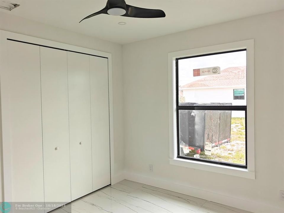 En Venta: $729,000 (3 camas, 2 baños, 2406 Pies cuadrados)