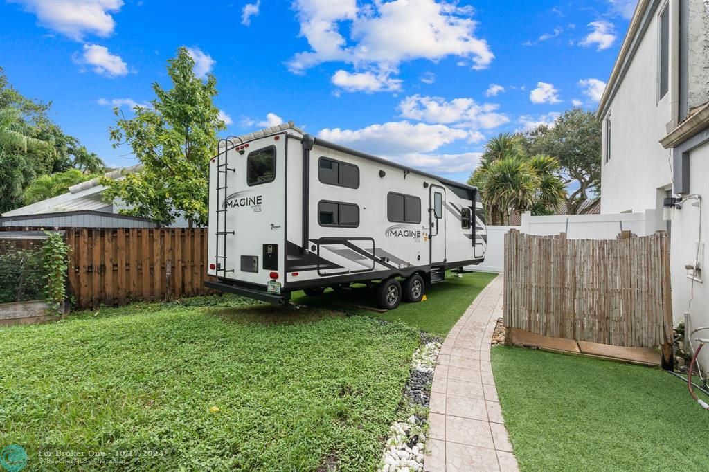 For Sale: $799,998 (3 beds, 2 baths, 3163 Square Feet)