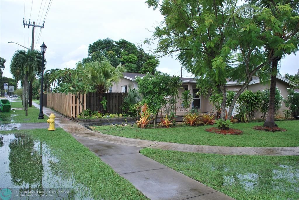 For Sale: $450,000 (3 beds, 2 baths, 1360 Square Feet)