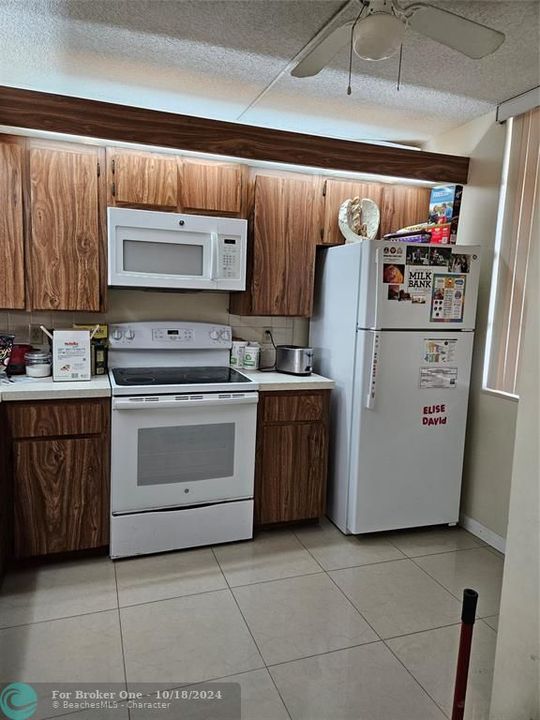 For Rent: $2,300 (2 beds, 2 baths, 1385 Square Feet)