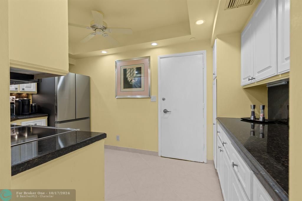 For Sale: $220,000 (1 beds, 1 baths, 800 Square Feet)