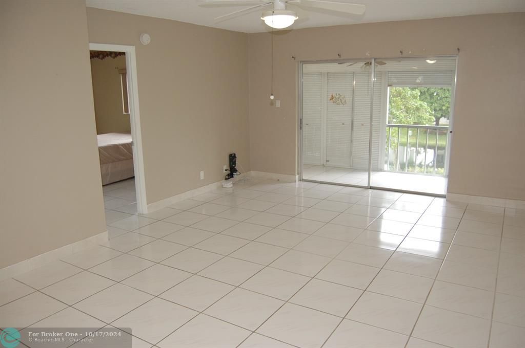 For Sale: $150,000 (2 beds, 2 baths, 990 Square Feet)