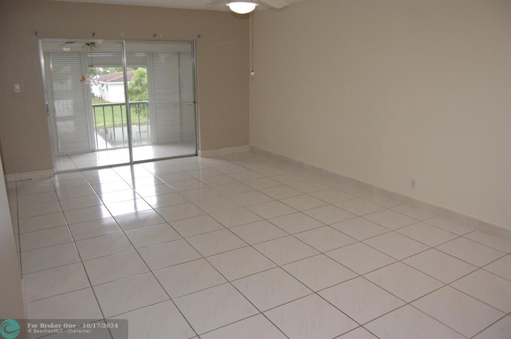 For Sale: $150,000 (2 beds, 2 baths, 990 Square Feet)