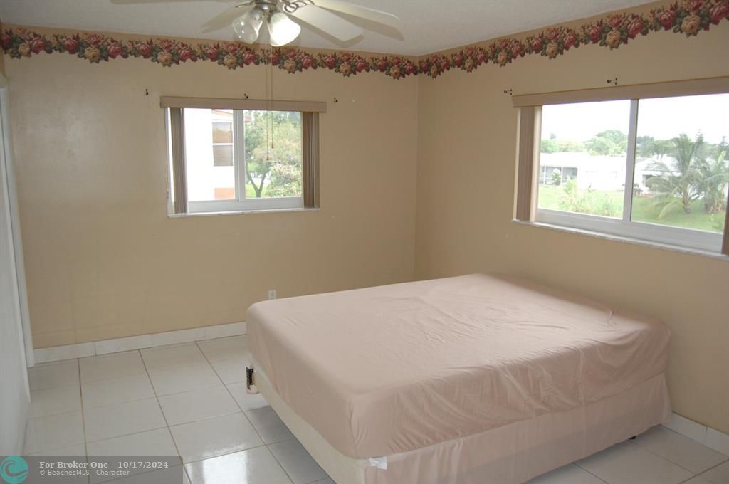 For Sale: $150,000 (2 beds, 2 baths, 990 Square Feet)