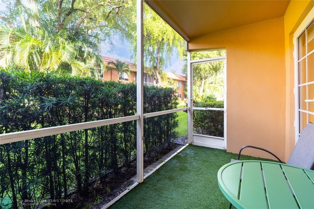 For Sale: $278,000 (1 beds, 1 baths, 850 Square Feet)