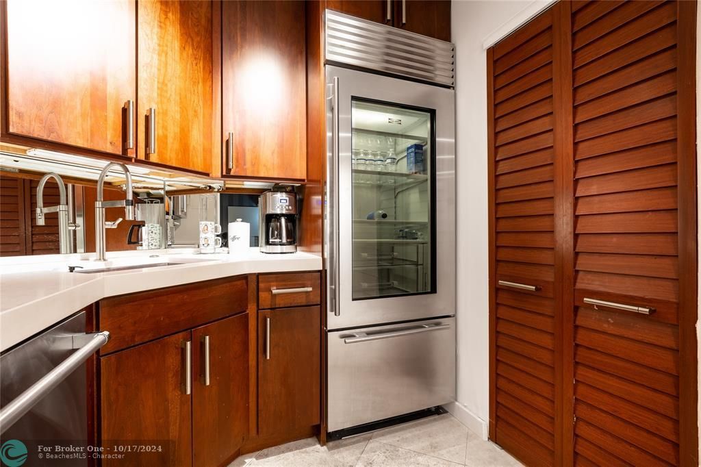 For Sale: $278,000 (1 beds, 1 baths, 850 Square Feet)