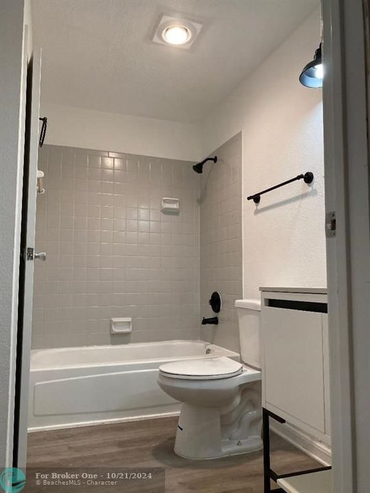 For Sale: $229,000 (1 beds, 1 baths, 980 Square Feet)