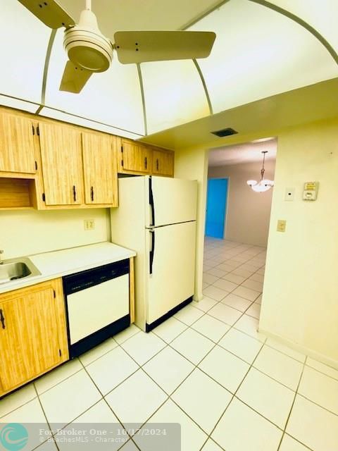 For Sale: $175,000 (2 beds, 2 baths, 980 Square Feet)