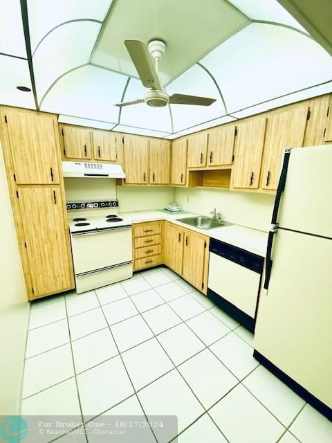 For Sale: $175,000 (2 beds, 2 baths, 980 Square Feet)