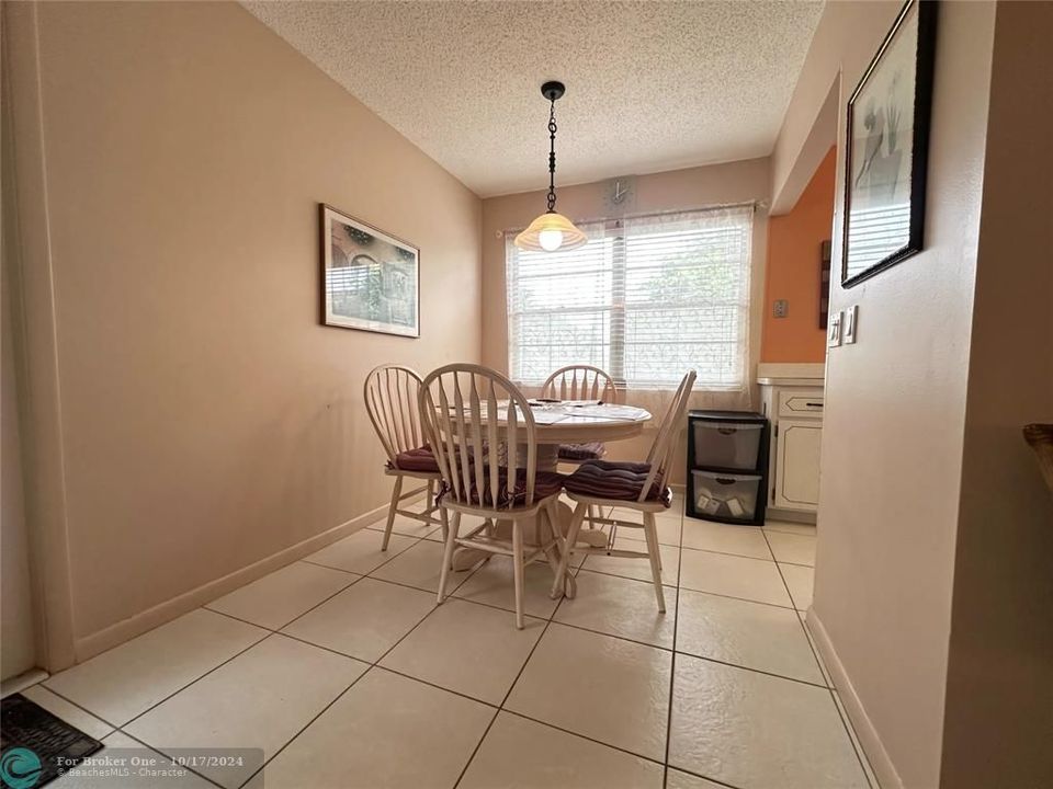 For Sale: $175,000 (2 beds, 1 baths, 829 Square Feet)