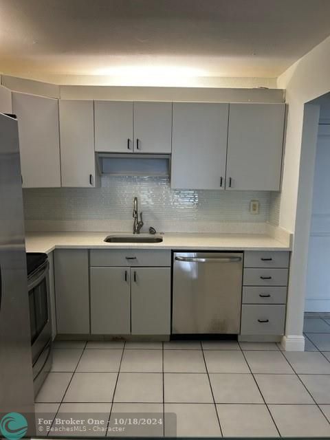 For Rent: $2,100 (2 beds, 2 baths, 918 Square Feet)