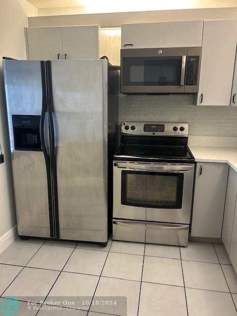 For Rent: $2,100 (2 beds, 2 baths, 918 Square Feet)