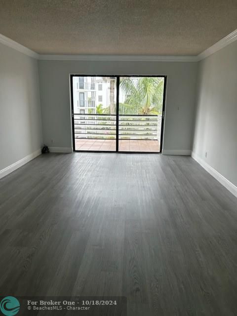 For Rent: $2,100 (2 beds, 2 baths, 918 Square Feet)