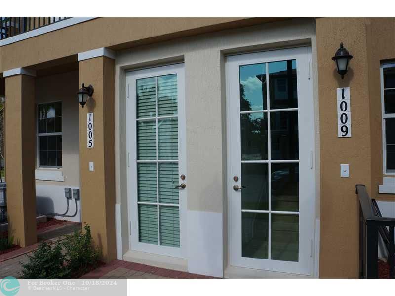 For Rent: $2,950 (3 beds, 3 baths, 1670 Square Feet)