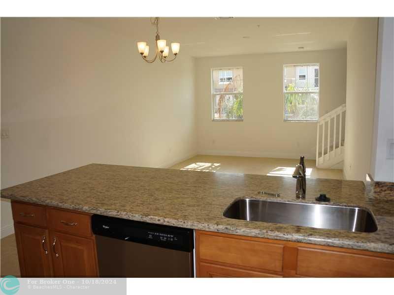 For Rent: $2,950 (3 beds, 3 baths, 1670 Square Feet)