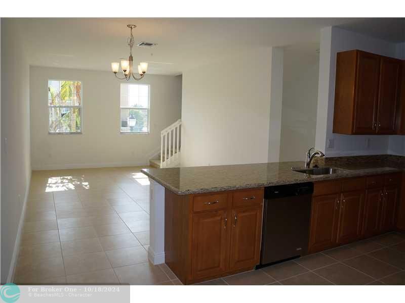 For Rent: $2,950 (3 beds, 3 baths, 1670 Square Feet)