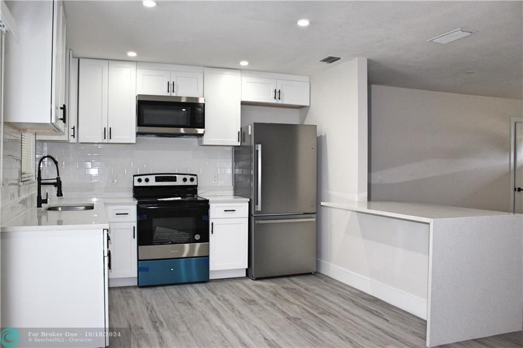 For Sale: $295,000 (3 beds, 1 baths, 1242 Square Feet)