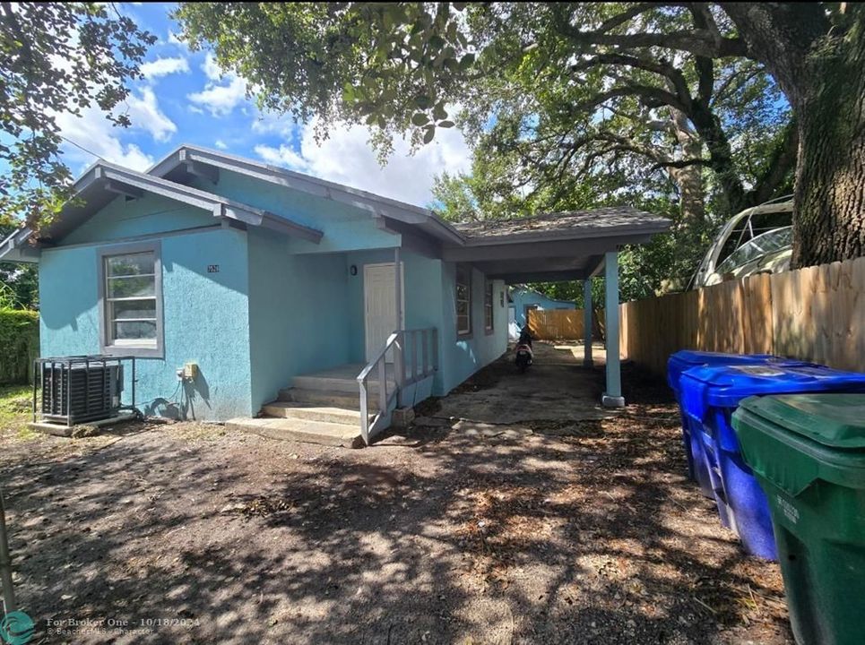 For Rent: $3,550 (4 beds, 2 baths, 1157 Square Feet)