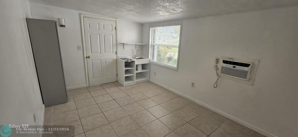 For Rent: $2,300 (2 beds, 2 baths, 936 Square Feet)