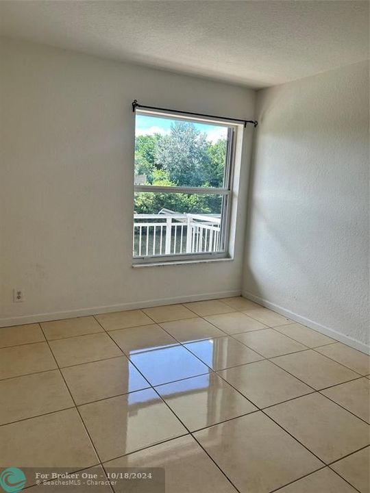 For Rent: $1,600 (1 beds, 1 baths, 656 Square Feet)