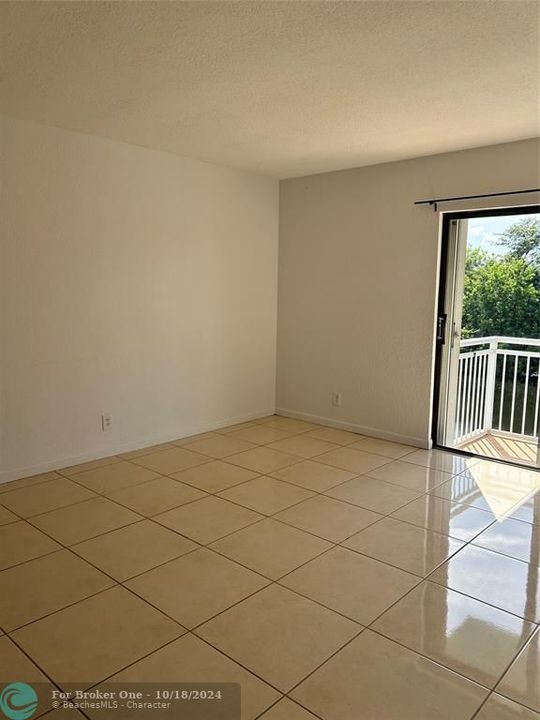 For Rent: $1,600 (1 beds, 1 baths, 656 Square Feet)