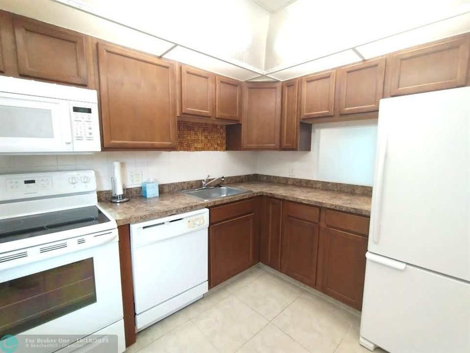 For Rent: $1,500 (1 beds, 1 baths, 760 Square Feet)