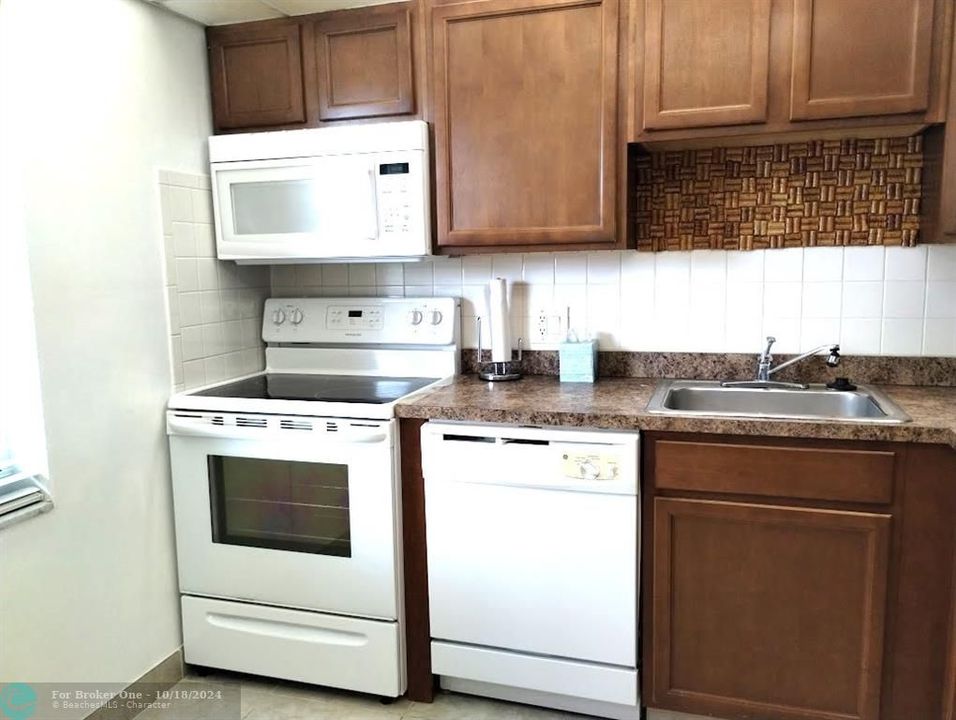 For Rent: $1,500 (1 beds, 1 baths, 760 Square Feet)