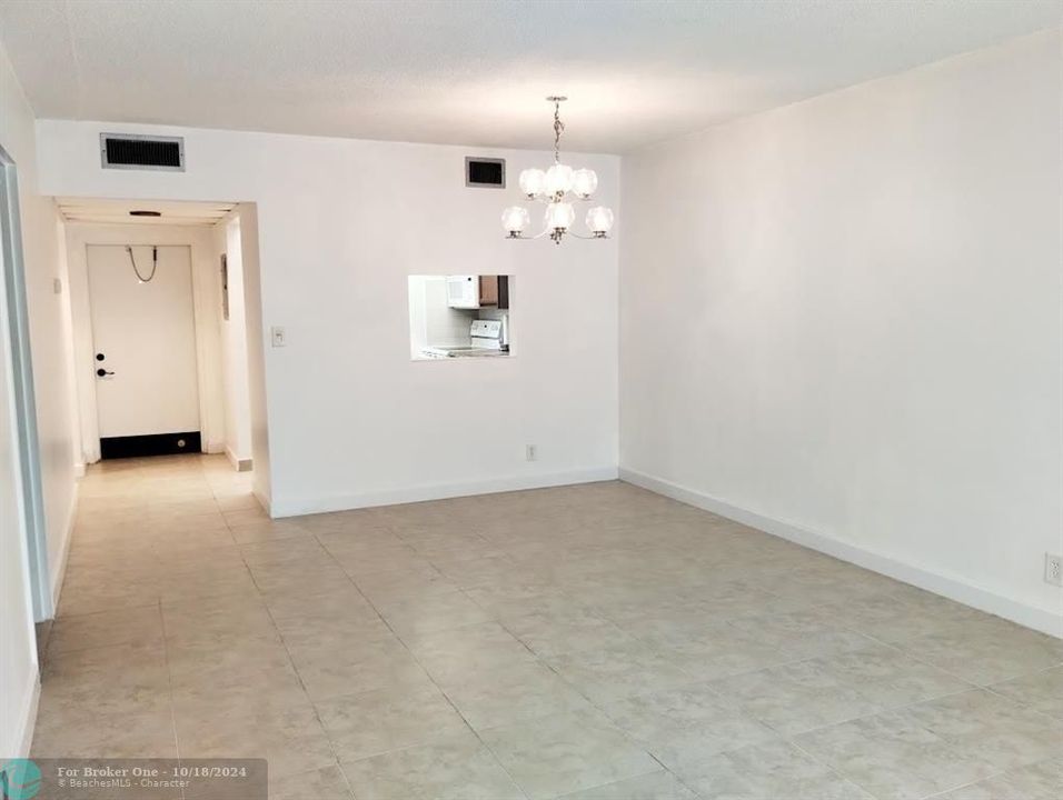 For Rent: $1,500 (1 beds, 1 baths, 760 Square Feet)