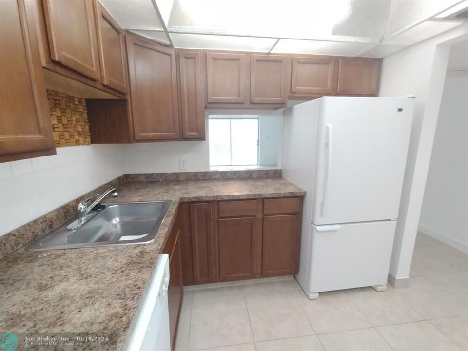 For Rent: $1,500 (1 beds, 1 baths, 760 Square Feet)