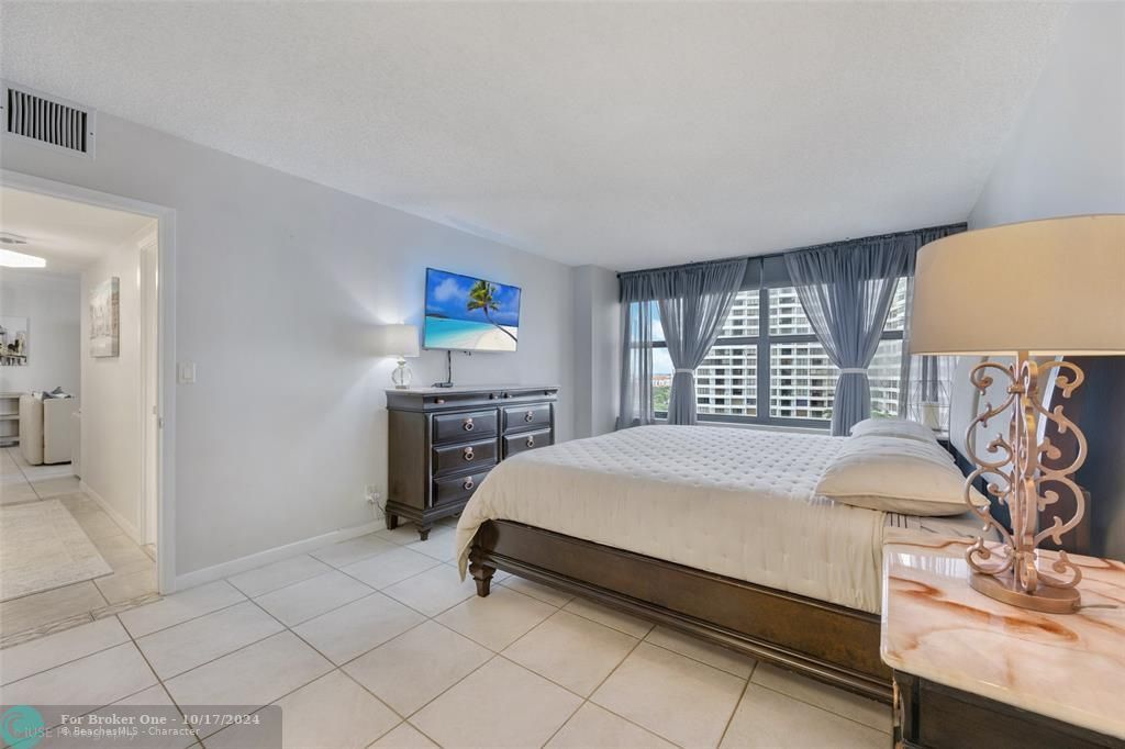 For Sale: $349,900 (2 beds, 2 baths, 1280 Square Feet)