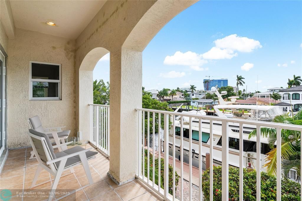 For Sale: $3,225,000 (4 beds, 4 baths, 3473 Square Feet)