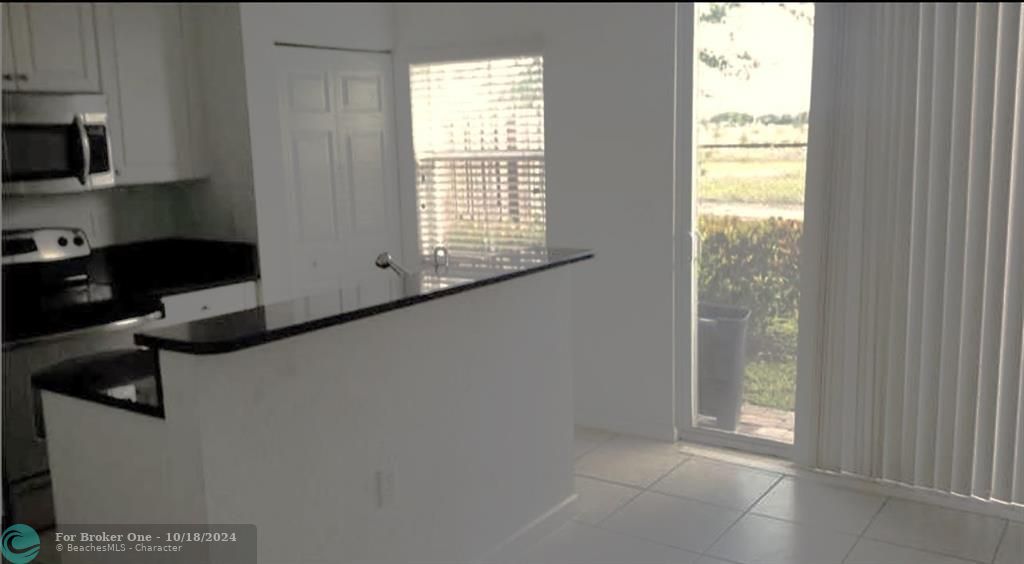 For Rent: $2,700 (3 beds, 3 baths, 1262 Square Feet)