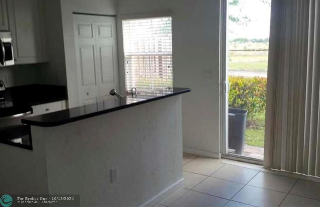 For Rent: $2,700 (3 beds, 3 baths, 1262 Square Feet)