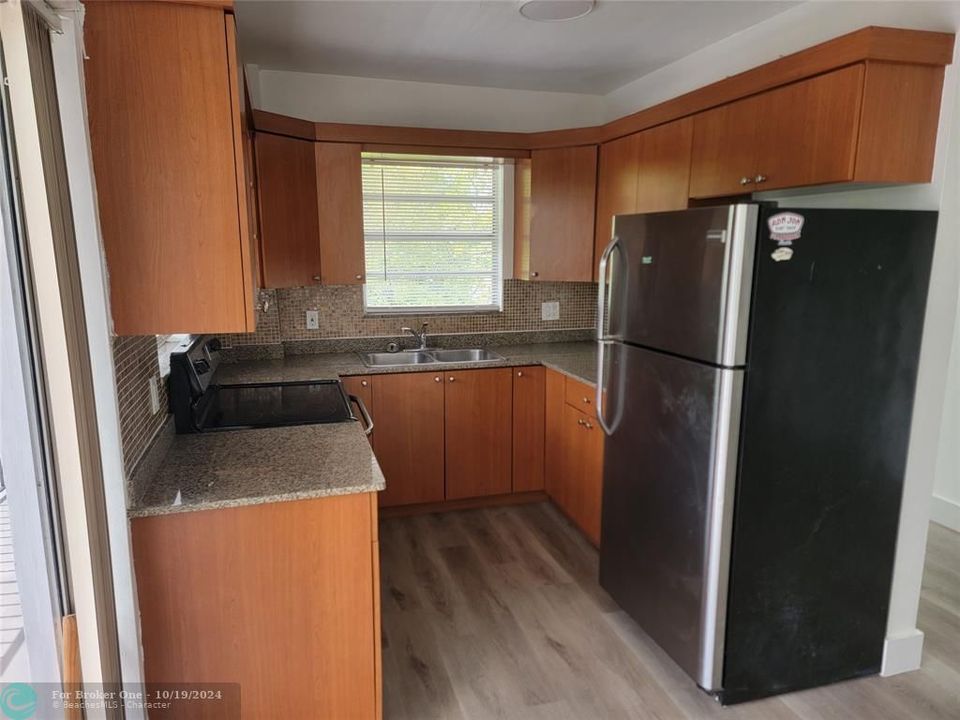 For Sale: $2,495 (2 beds, 2 baths, 1050 Square Feet)