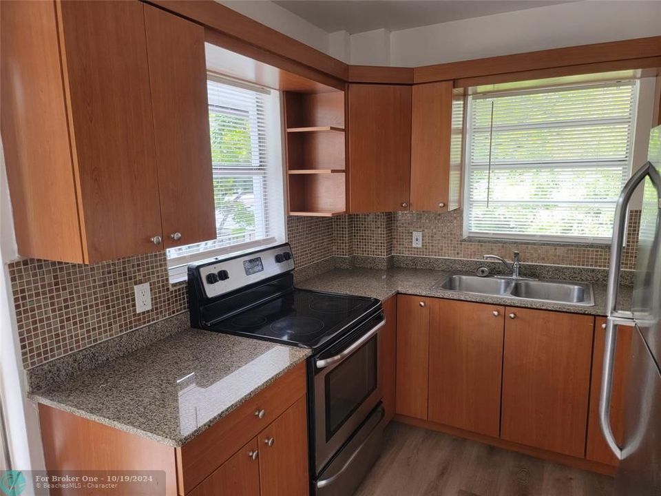 For Sale: $2,495 (2 beds, 2 baths, 1050 Square Feet)