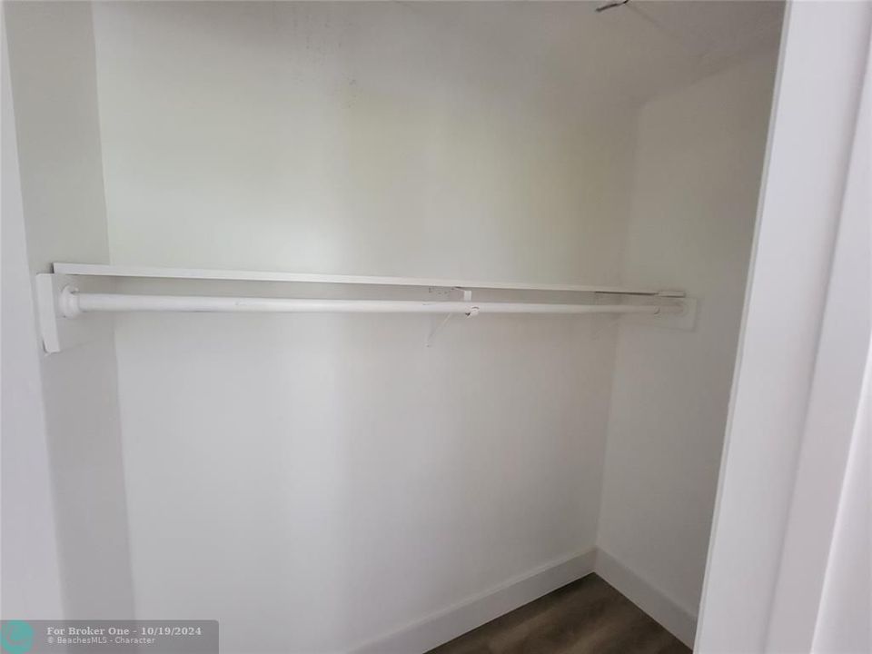 For Sale: $2,495 (2 beds, 2 baths, 1050 Square Feet)