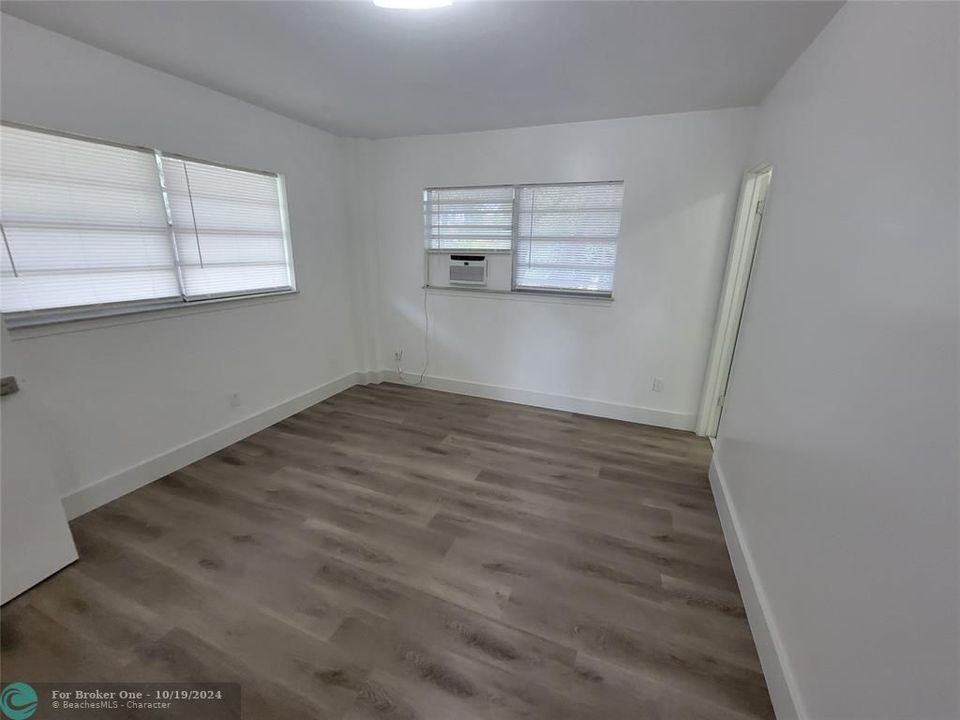 For Sale: $2,495 (2 beds, 2 baths, 1050 Square Feet)