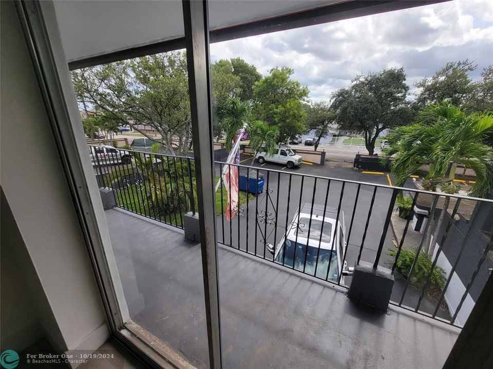 For Sale: $2,495 (2 beds, 2 baths, 1050 Square Feet)