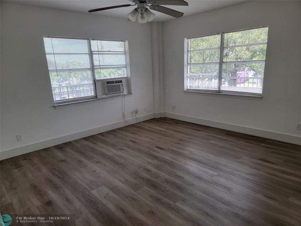 For Sale: $2,495 (2 beds, 2 baths, 1050 Square Feet)