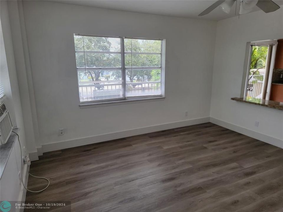 For Sale: $2,495 (2 beds, 2 baths, 1050 Square Feet)